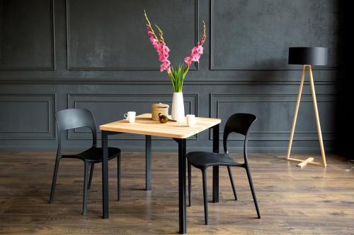 TRIVENTI stół czarne nogi (Copy).jpg