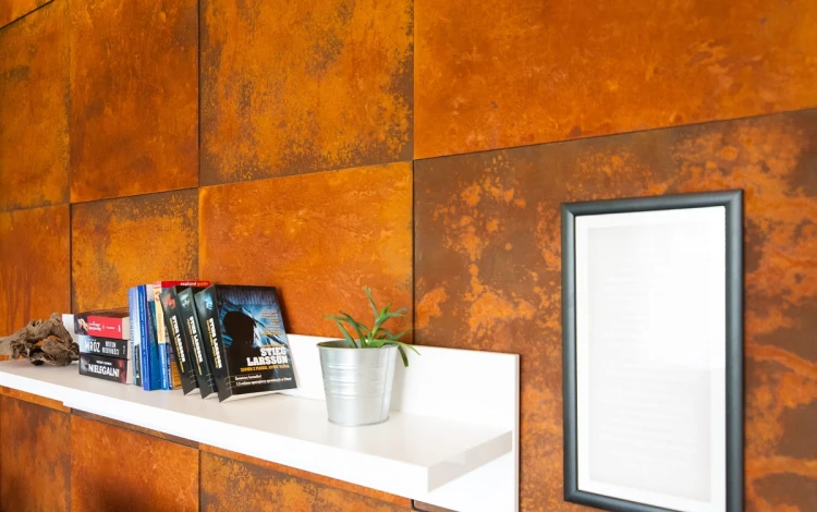 Efekt rdzy_panele 3D 30x30 aranżacja salon.jpg