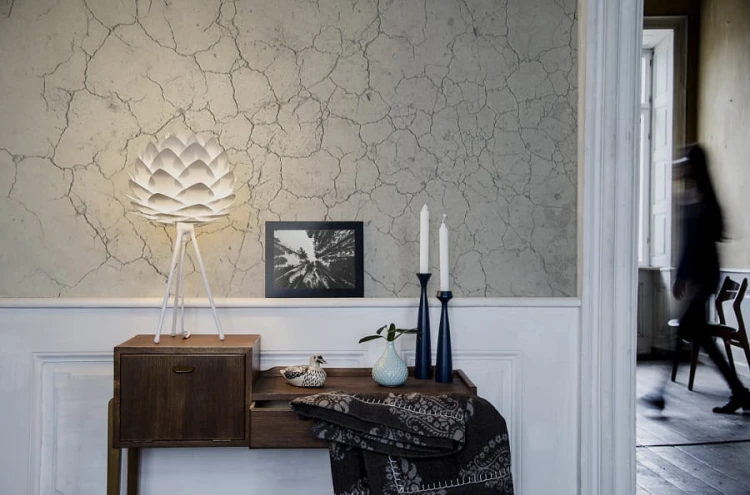 02009_Silvia_mini_white_tripod_table_white_desk_environment.jpg