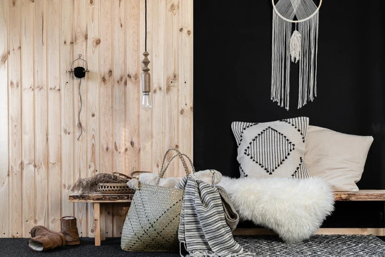 nowoczesna-lampa-z-drewna-i-czerni-tammi-kolorowe-kable-fru-dizajn