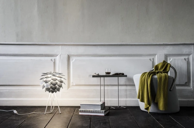 02054_Silvia_mini_steel_tripod_table_white.jpg