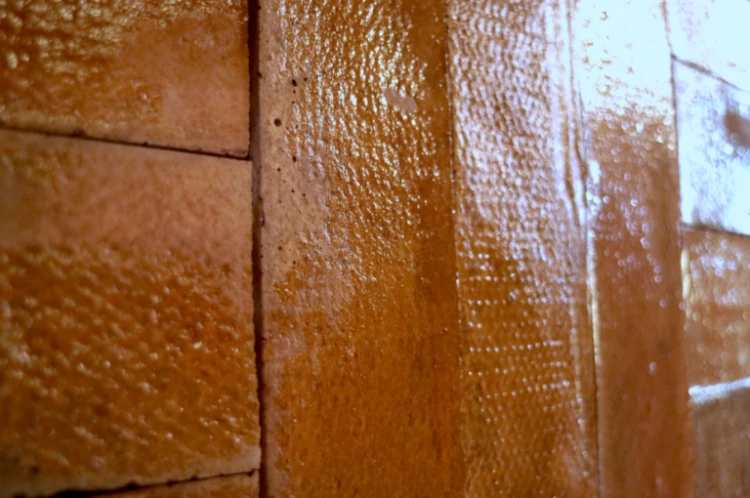 plytka-ceglana-stemp-milke-z-delikatnym-wzorem-fru-dizajn