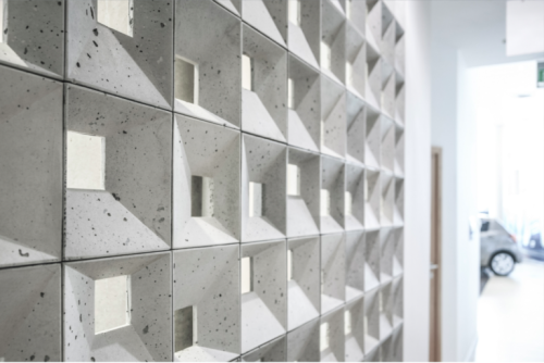 betonowy-kafel-scienny-z-geometrycznym-wzorem-block-1-milke-fru-dizajn