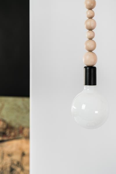 lampa-do-sypialni-loft-sfarer-czarna-i-biala-perla-frudizajn