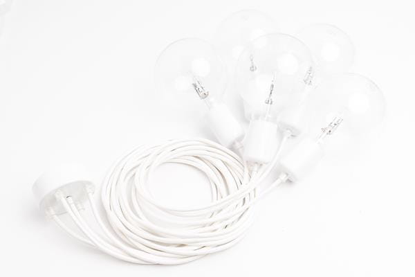 lampa-metalowa-wiszaca-piec-ramion-bialy-bez-frudizajn