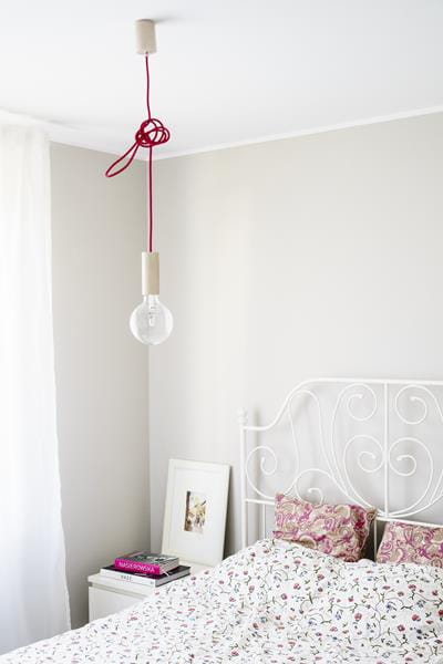 lampa-wiszaca-z-ciemnym-kablem-metal-line-borowka-frudizajn