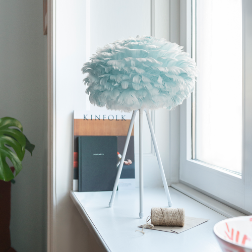Lampa z piór EOS MINI - UMAGE (Vita Copenhagen)- Jasnoniebieska 1.png