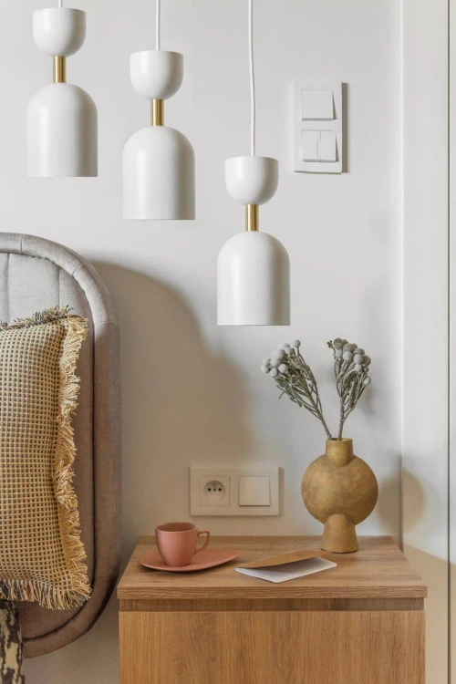 supuru-3p-biala-lampa-z-detalami-w-mosiadzu-do-salonu-frudizajn