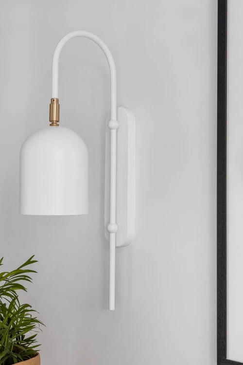lampa-scienna-biala-taku-z-lukiem-i-zlotym-akcentem-fru-dizajn