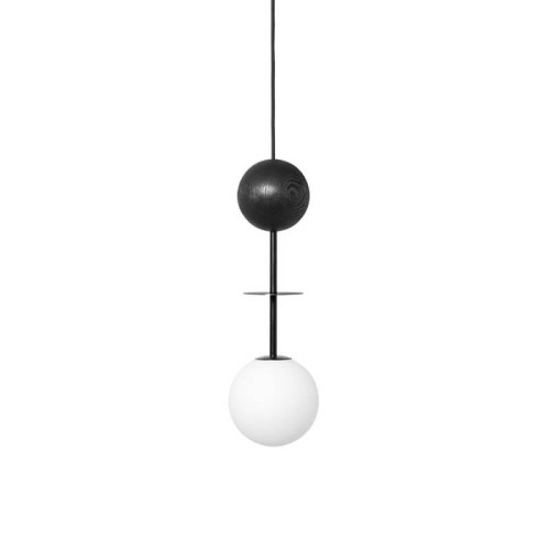 lampa-wiszaca-czarna-z-kula-oio-a-ummo-do-salonu-frudizajn