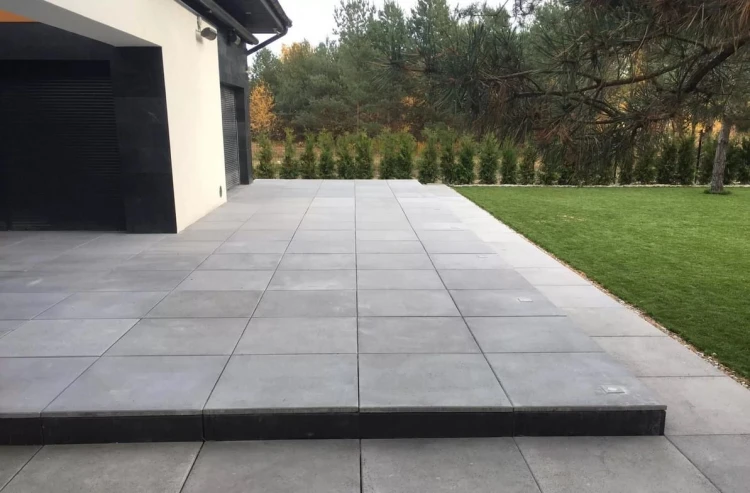 plyta-tarasowa-betonowa-80x80-detal-powierzchni-betonu-2-vhct-frudizajn