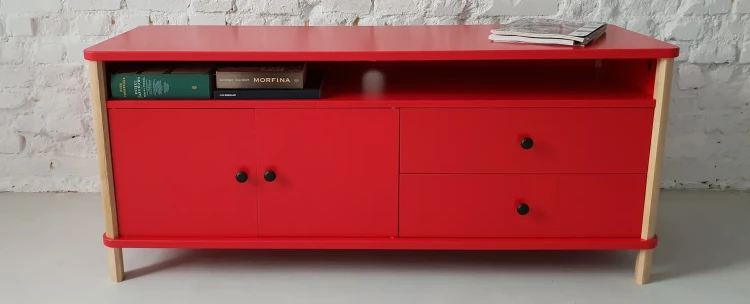 minimalistyczna-szafka-rtv-ashme-z-drewna-do-wnetrz-ragaba-frudizajn