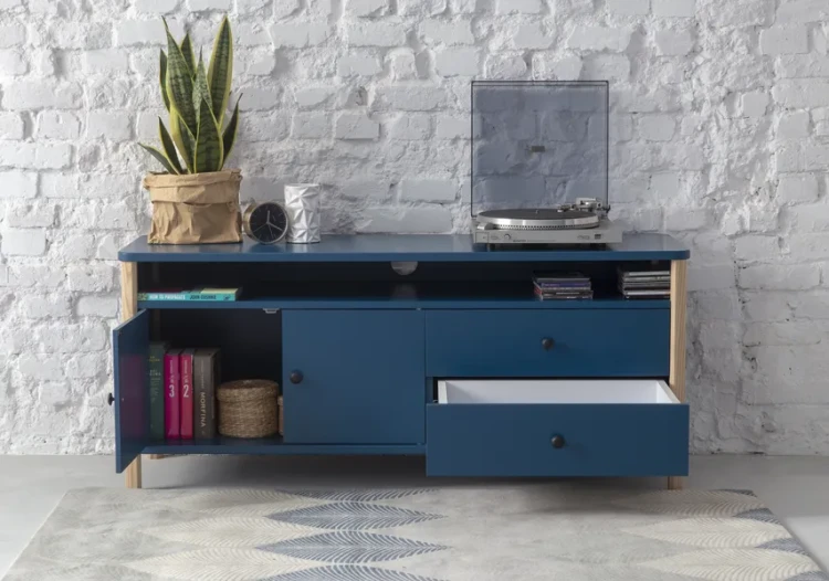 drewniana-szafka-rtv-ashme-z-nowoczesnym-wykonczeniem-ragaba-fru-dizajn