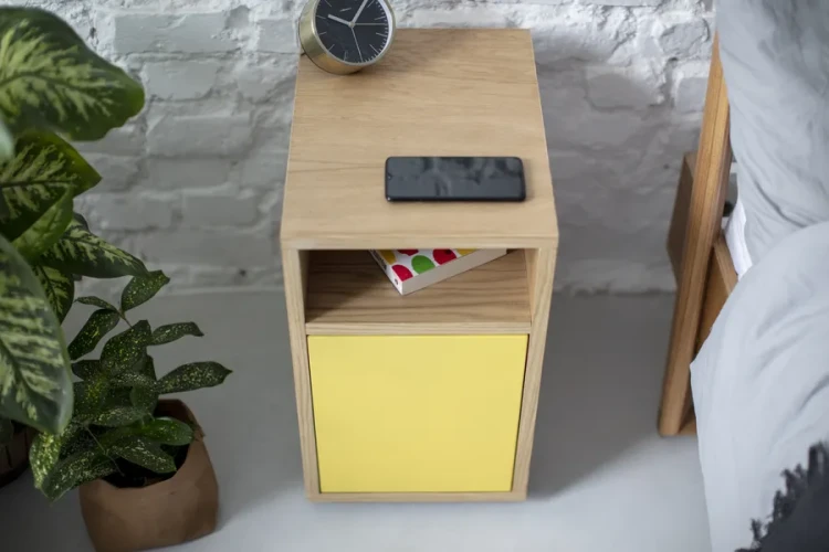 RAGABASBT5 szafka nocna SLIM żółta detal_SLIM bedside table yellow detail_wynik.webp