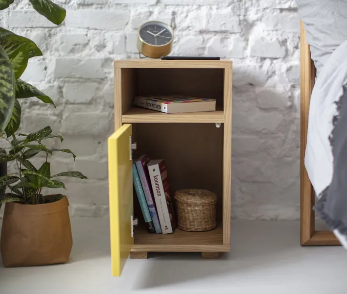 RAGABASBT5 szafka nocna SLIM żółta otwarta_SLIM bedside table yellow centered_wynik.webp