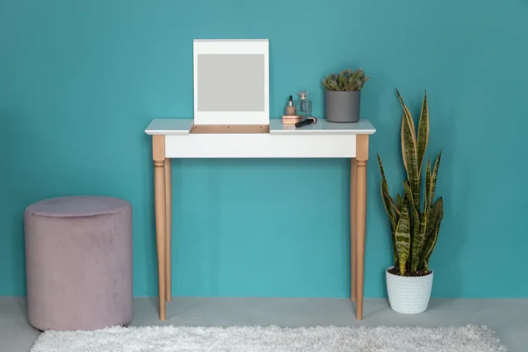 toaletka-z-lustrem-mamo-m-kolory-ragaba-do-sypialni-frudizajn