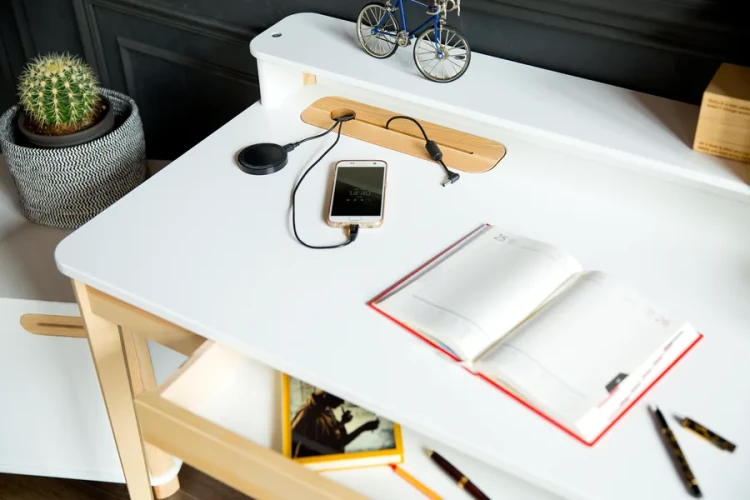 RagabaWDA1 Ashme biurko zbliżenie szuflada_ASHME writing desk white  details_wynik.webp