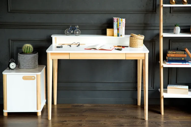 RagabaWDA1 Ashme biurko zbliżenie z przodu_ASHME writing desk white_wynik.webp