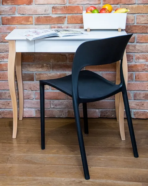 RAGABAWDLIL21 Ragaba biurko LILLO średnie czarne krzesło UFO_ LILLO medium Writing desk and black chair UFO_wynik.webp