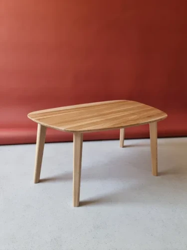 stolik-kawowy-endocarp-s-ragaba-z-drewna-jesionowego-do-biura-frudizajn