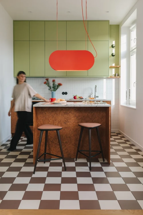 lampa-sufitowa-led-pomaranczowa-malumi-a-ummo-aluminiowa-forma-fru-dizajn