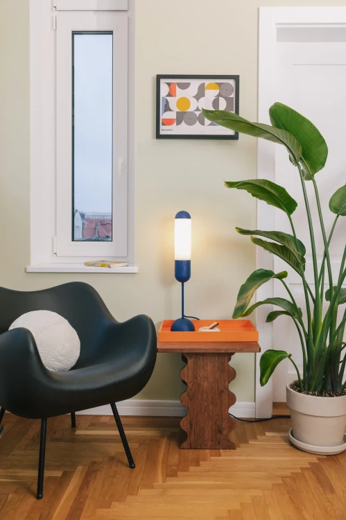 elegancka-lampa-stolowa-granatowa-funsui-st-ummo-do-sypialni-fru-dizajn