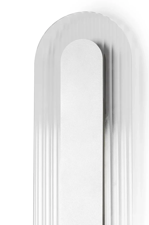 biala-lampa-scienna-z-ryflowanym-szklem-riflo-w-b-do-salonu-fru-dizajn