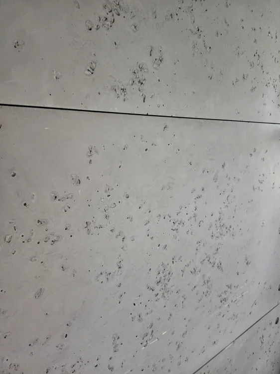 betonowa-dekoracja-scienna-z-gipsu-concrete-hollow-100x60-frudizajn