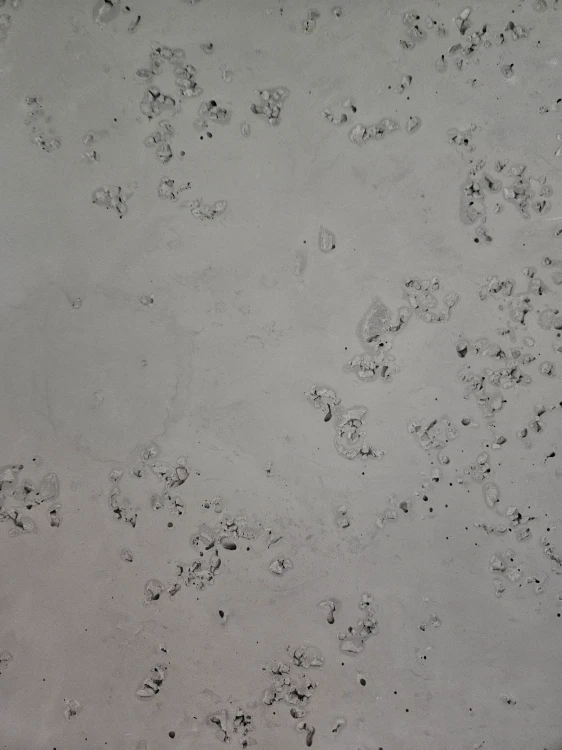 betonowa-dekoracja-scienna-z-gipsu-concrete-hollow-60x60-frudizajn