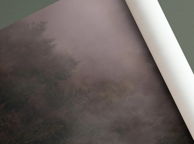 17_Misty Peaks – Jesienny las w objęciach mgły.webp