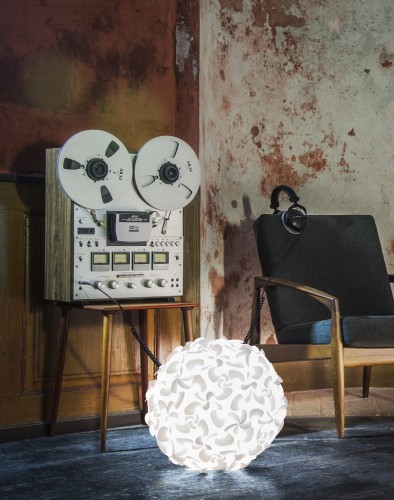 02064_Lora_white_musicroom_environment.jpg