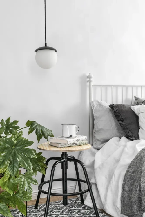 minimalistyczna-lampa-kuul-f-czarna-z-kloszem-frudizajn