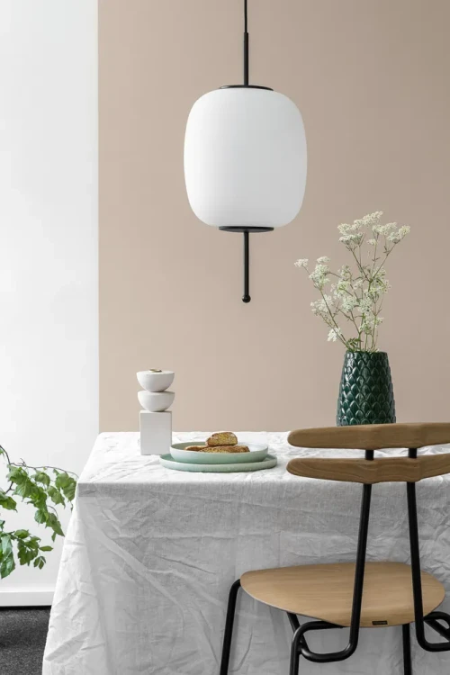 elegancka-lampa-epli-b-z-opalowym-kloszem-ummo-fru-dizajn