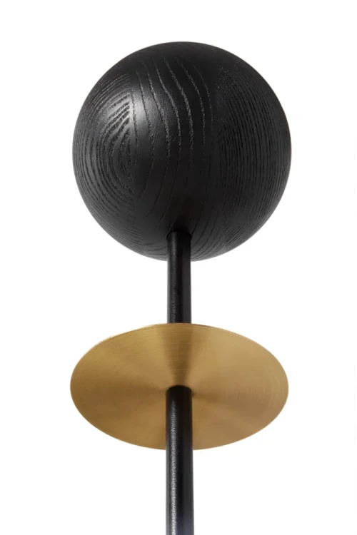 czarna-lampa-scienna-oio-b-z-mosiadzem-i-kloszem-do-biura-ummo-frudizajn