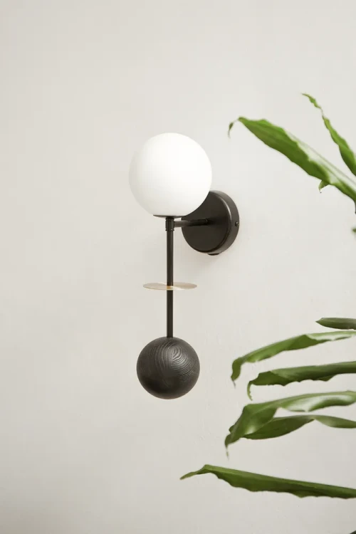 lampa-scienna-oio-b-czarna-z-zlotym-akcentem-do-salonu-fru-dizajn