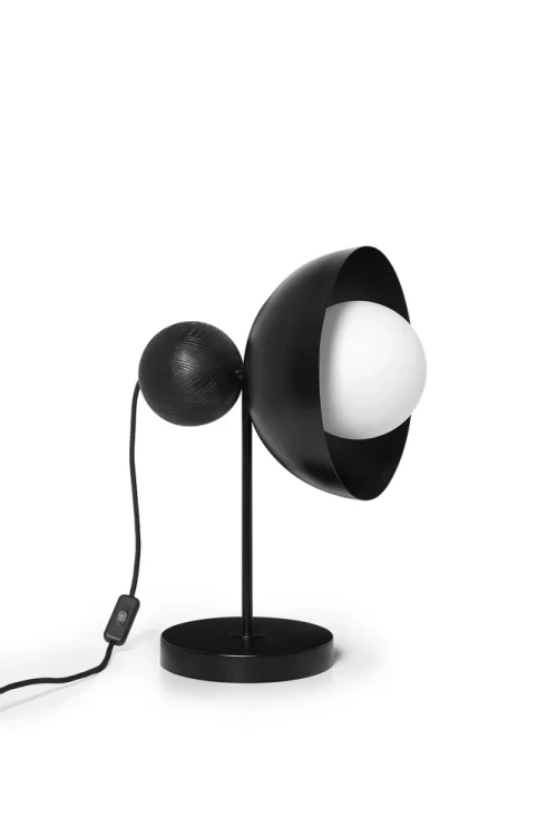KELLO ST czarna 1.webpminimalistyczna-lampa-na-stolik-kello-st-czarna-z-kula-ummo-frudizajn