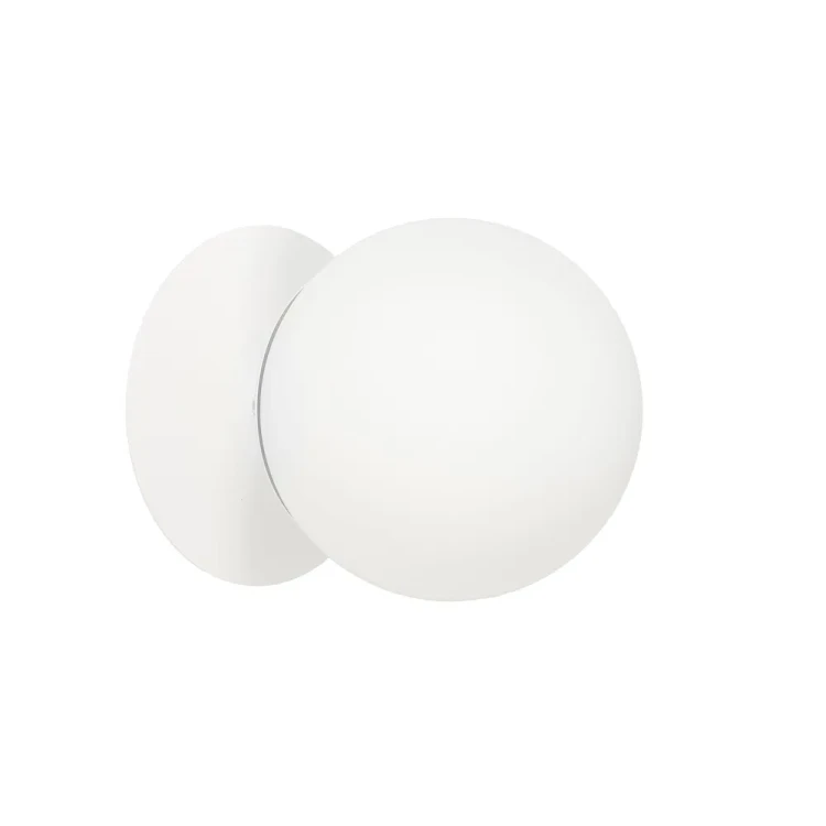 biala-lampa-scienna-z-kloszem-plaat-c-ummo-aranzacja-frudizajn