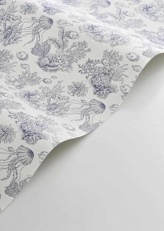 tapeta-cote-sauvage-ultramaryna-casadeco-seaside-zblizenie-frudizajn.webp