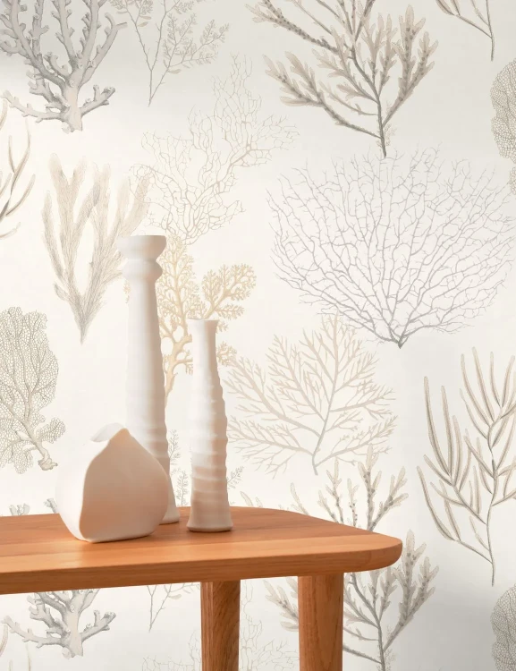 tapeta-corail-bezowy-casadeco-so-white-zblizenie-frudizajn.webp