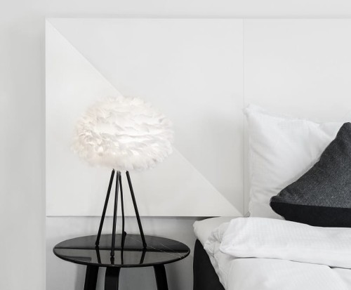 Lampa Eos_mini_Biała na czarnym stojaku.jpg