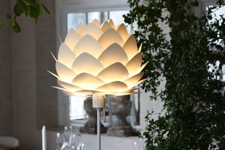 4035_Champagne_floor_white_Aluvia_mini_pearl_300dpi.jpg