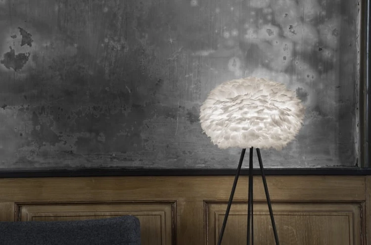 Lampa Eos_white_na_czarnym trójnogu.jpg