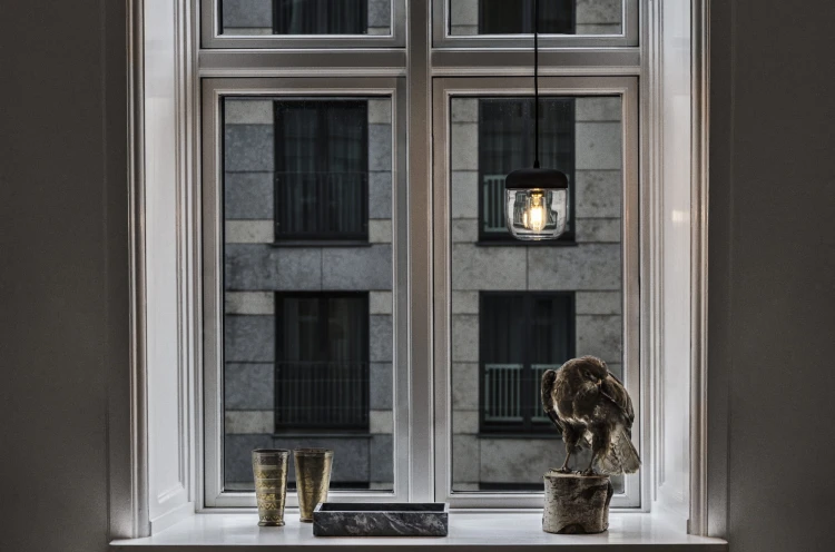 02082_Acorn_polished_brass_eagle_in_window_environment.jpg