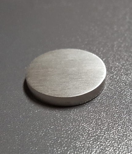 detal-inox-okragly-do-paneli-concrete-hollow-stalowy-fru-dizajn