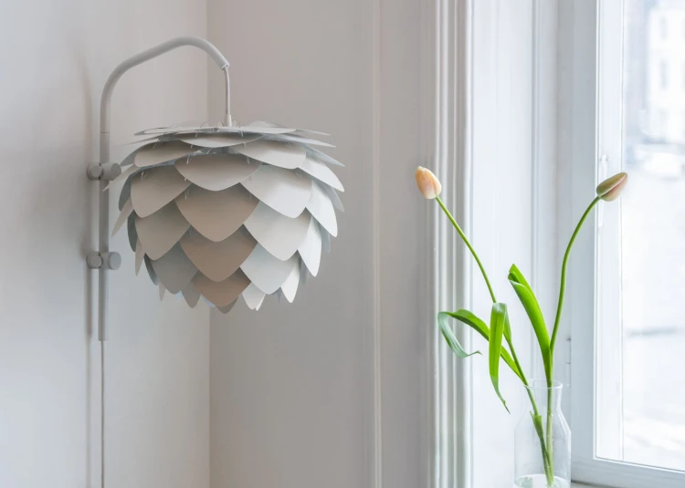 2128_Aluvia_mini_pearl_white_Willow_mini_white_tulips.jpg